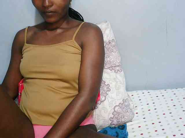 HotVibeQueen webcam