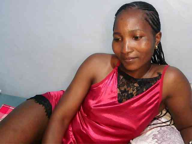 HotVibeQueen webcam