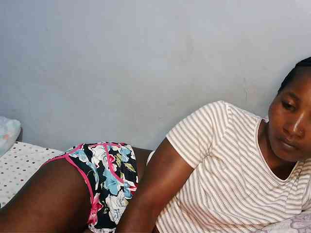 HotVibeQueen webcam