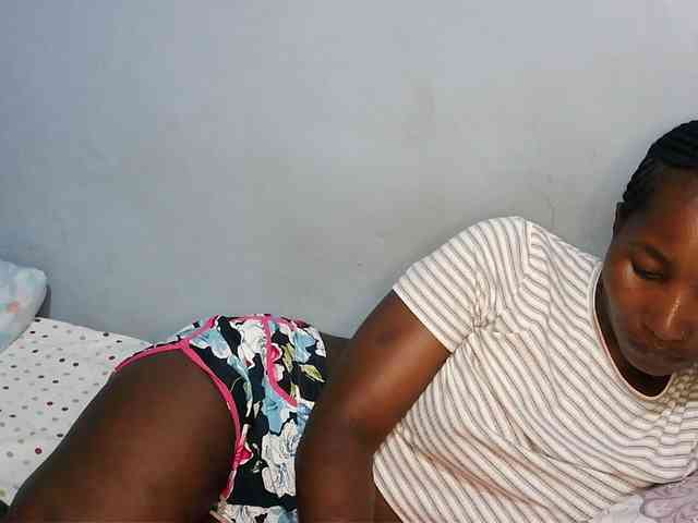 HotVibeQueen webcam
