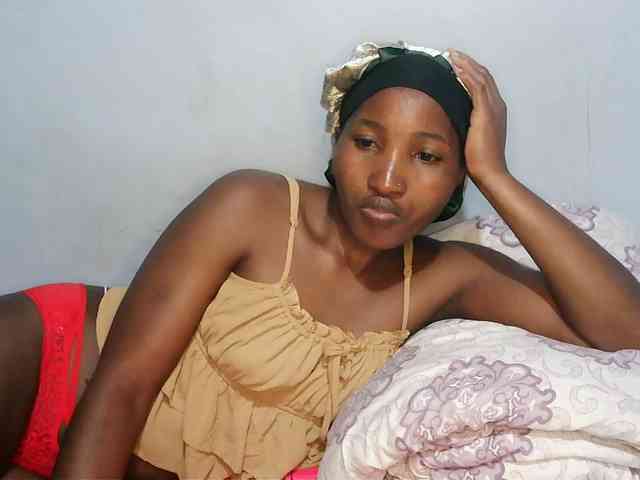 HotVibeQueen webcam