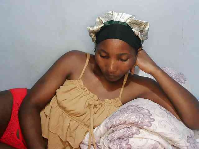 HotVibeQueen webcam