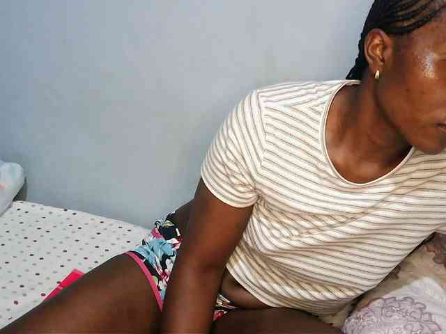 HotVibeQueen webcam