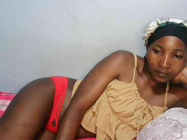 HotVibeQueen webcam