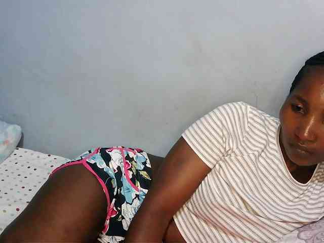 HotVibeQueen webcam