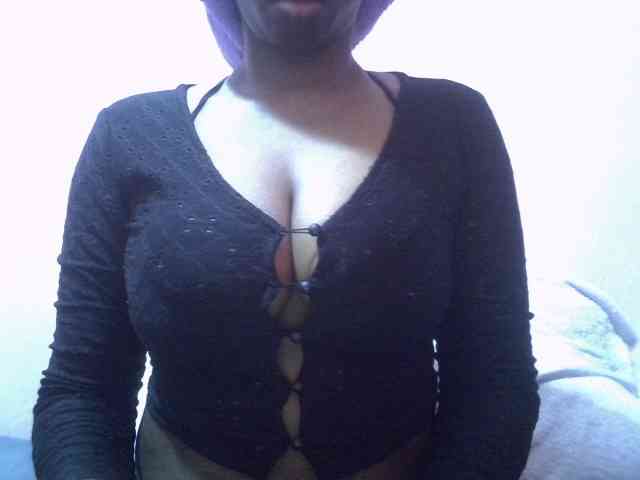 HotVibeQueen webcam