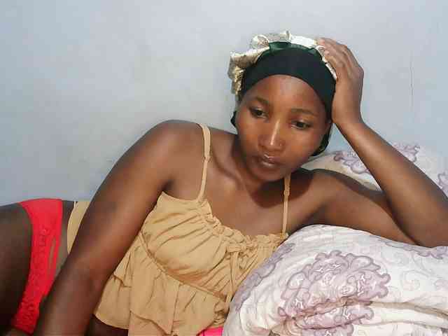 HotVibeQueen webcam
