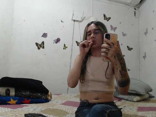 naughtybarbie-19 live cam
