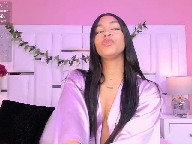 LunaRoussel live cam on BongaCams