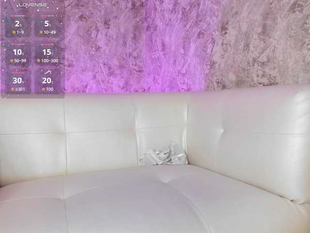 LunaRoussel live cam on BongaCams
