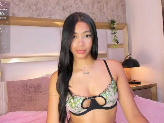 LunaRoussel live cam on BongaCams