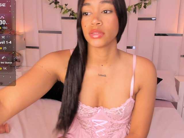 LunaRoussel live cam on BongaCams