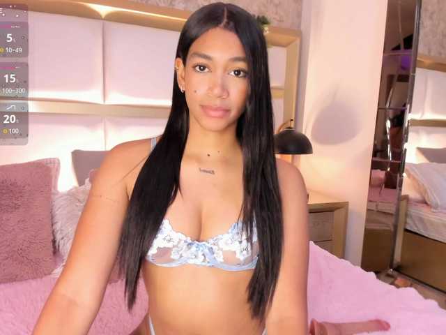 LunaRoussel live cam on BongaCams