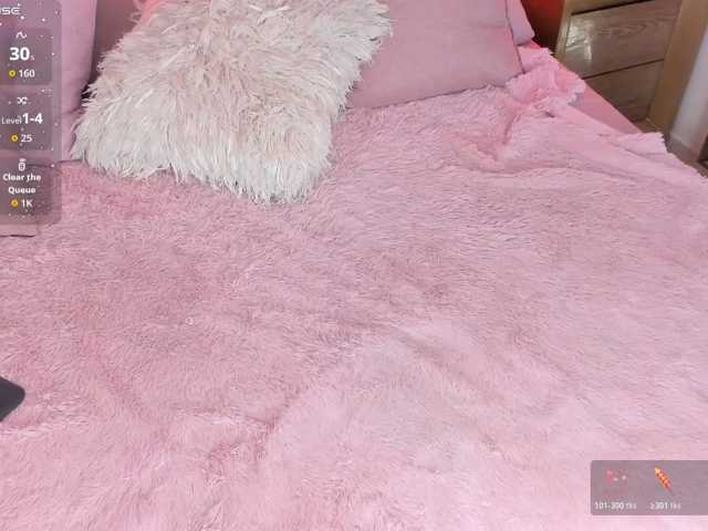 LunaRoussel live cam on BongaCams