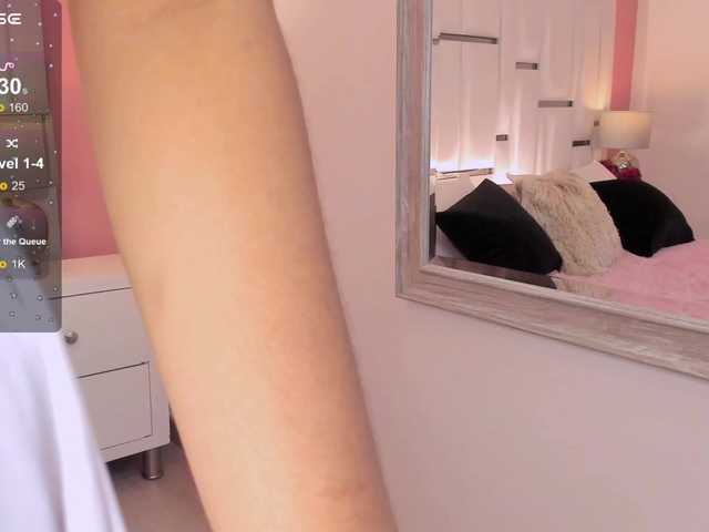 LunaRoussel live cam preview