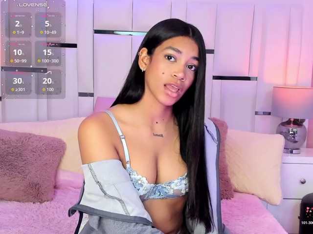 LunaRoussel live cam on BongaCams