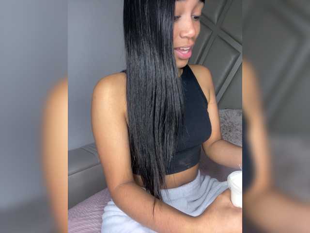 LunaRoussel live cam on BongaCams