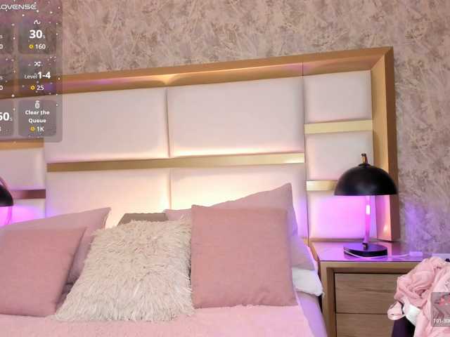 LunaRoussel live cam on BongaCams