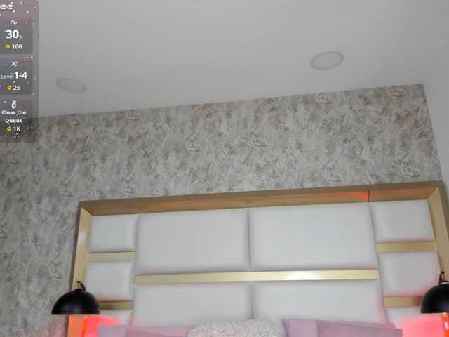 LunaRoussel live cam on BongaCams