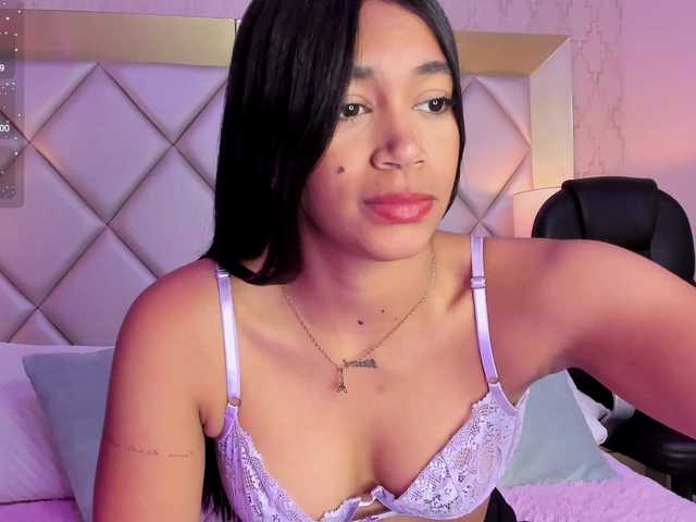LunaRoussel live cam on BongaCams