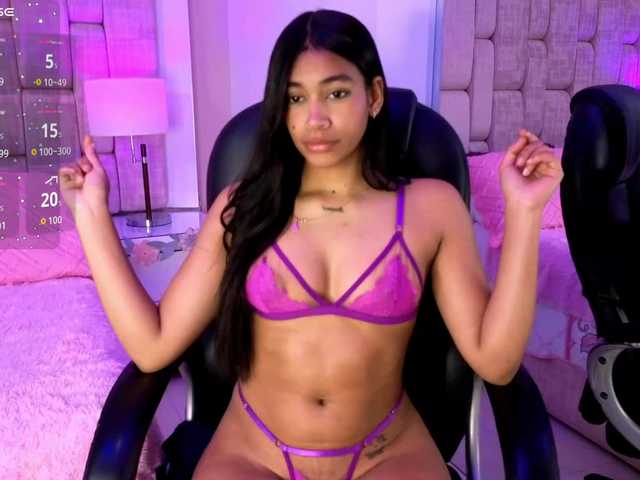 LunaRoussel live cam on BongaCams
