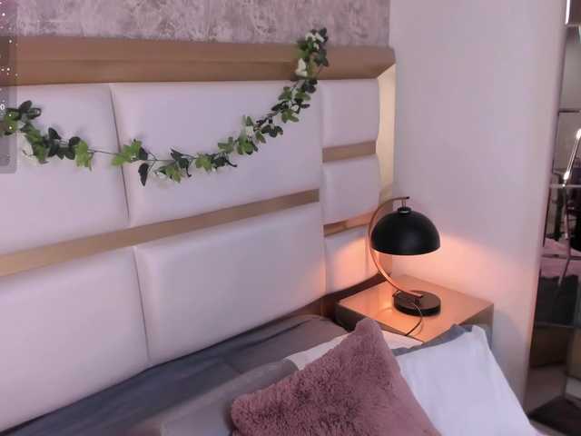 LunaRoussel live cam on BongaCams