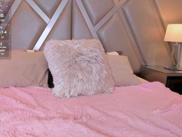 LunaRoussel live cam on BongaCams