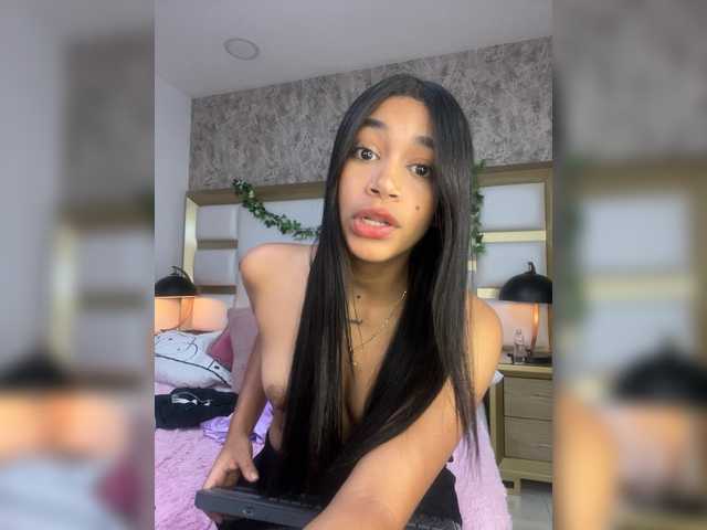 LunaRoussel live cam on BongaCams