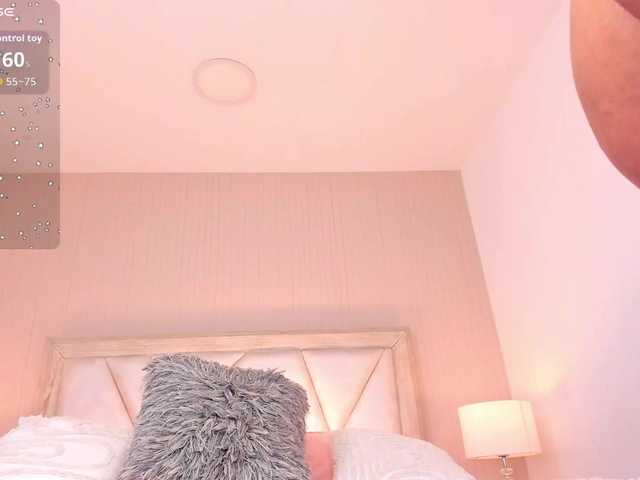 LunaRoussel live cam on BongaCams