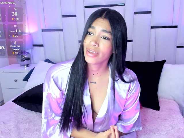 LunaRoussel live cam on BongaCams