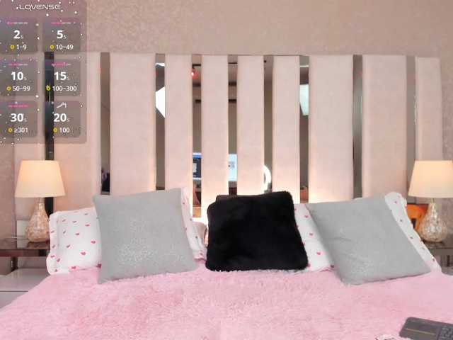 LunaRoussel live cam on BongaCams
