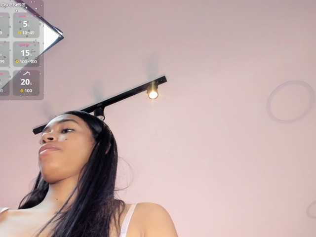 LunaRoussel live cam on BongaCams