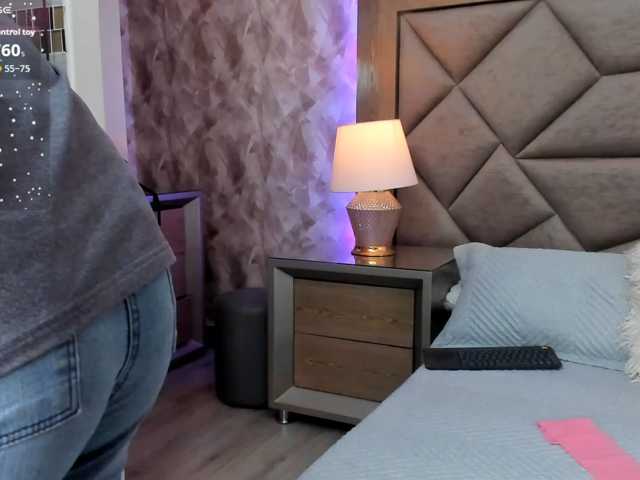 LunaRoussel live cam on BongaCams