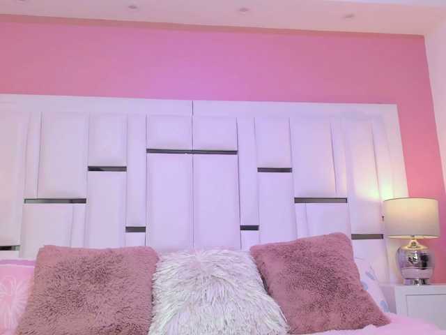 LunaRoussel live cam on BongaCams