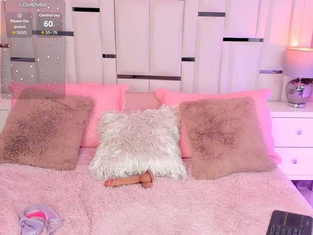 LunaRoussel live cam on BongaCams