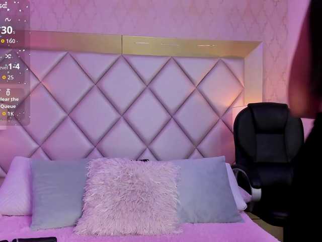 LunaRoussel live cam on BongaCams