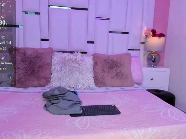 LunaRoussel live cam on BongaCams