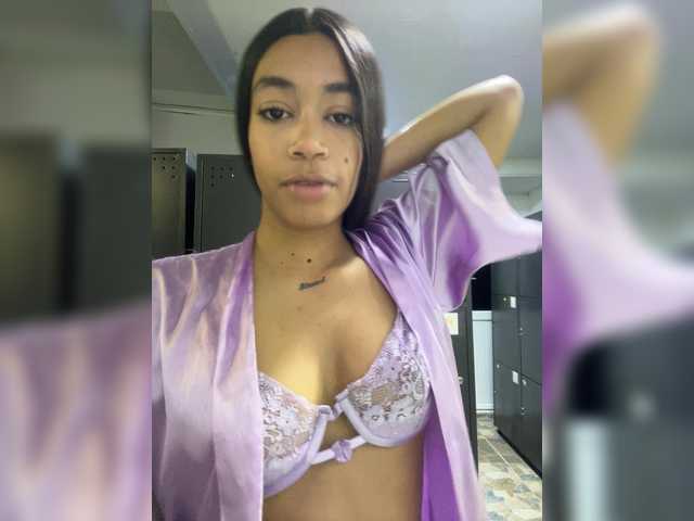 LunaRoussel live cam on BongaCams