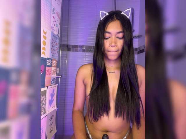 LunaRoussel live cam on BongaCams