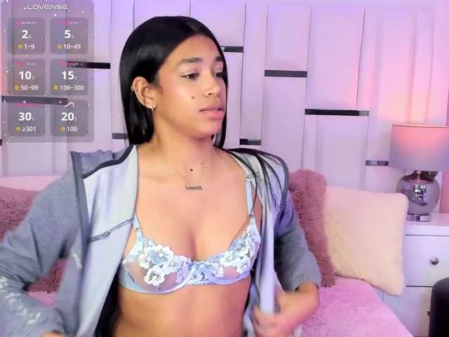 LunaRoussel live cam on BongaCams