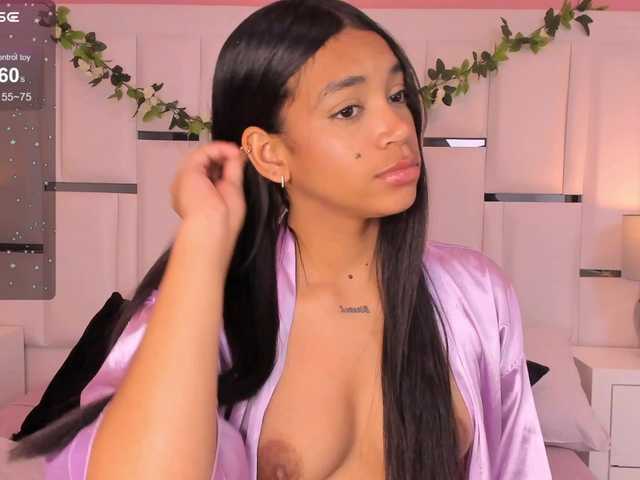 LunaRoussel live cam on BongaCams
