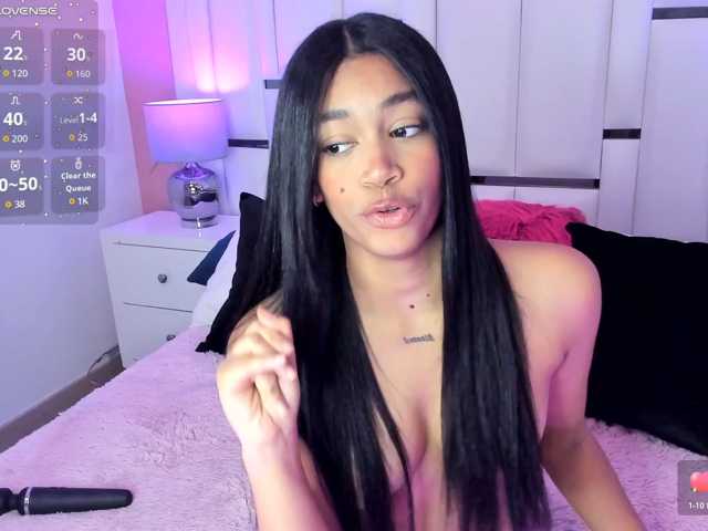 LunaRoussel live cam on BongaCams