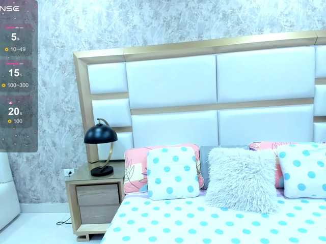 LunaRoussel live cam on BongaCams