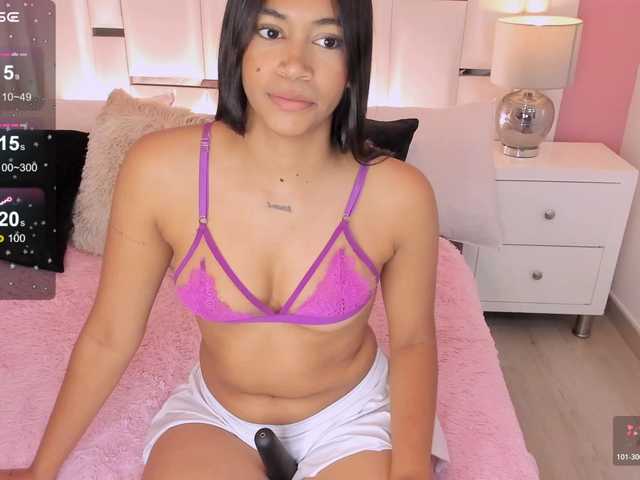 LunaRoussel live cam on BongaCams