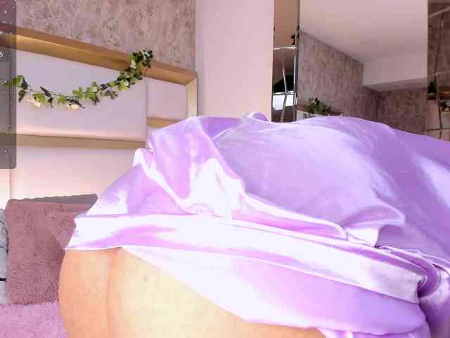 LunaRoussel webcam
