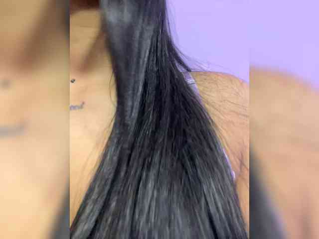 LunaRoussel webcam