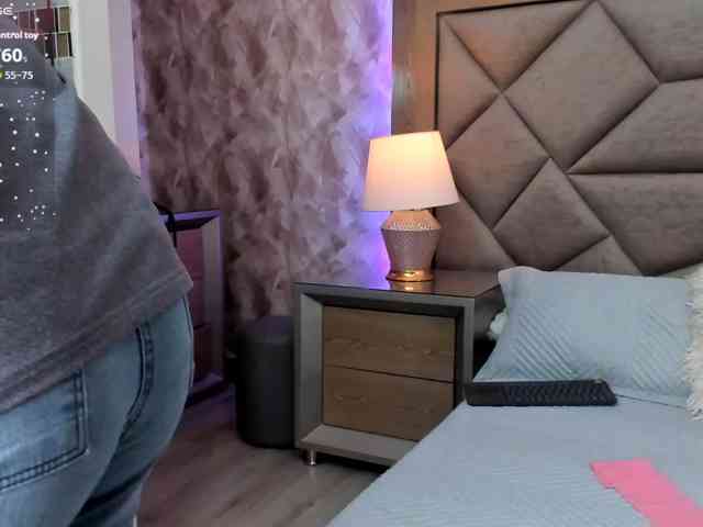 LunaRoussel webcam