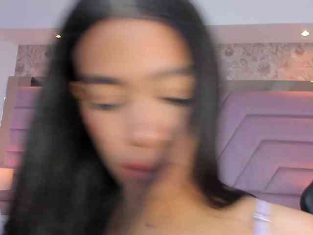 LunaRoussel webcam