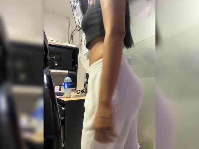 LunaRoussel webcam