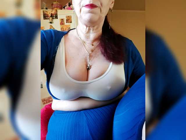 Cristinatina's BongaCams show and profile